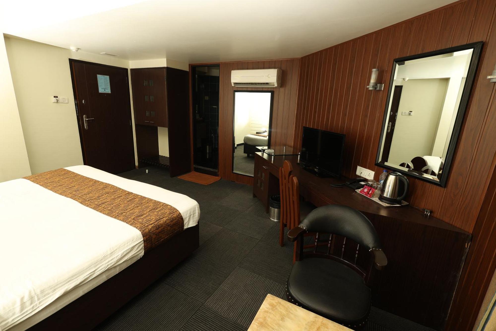Quaint Suites Hotel & Banquet Mumbai Exterior foto