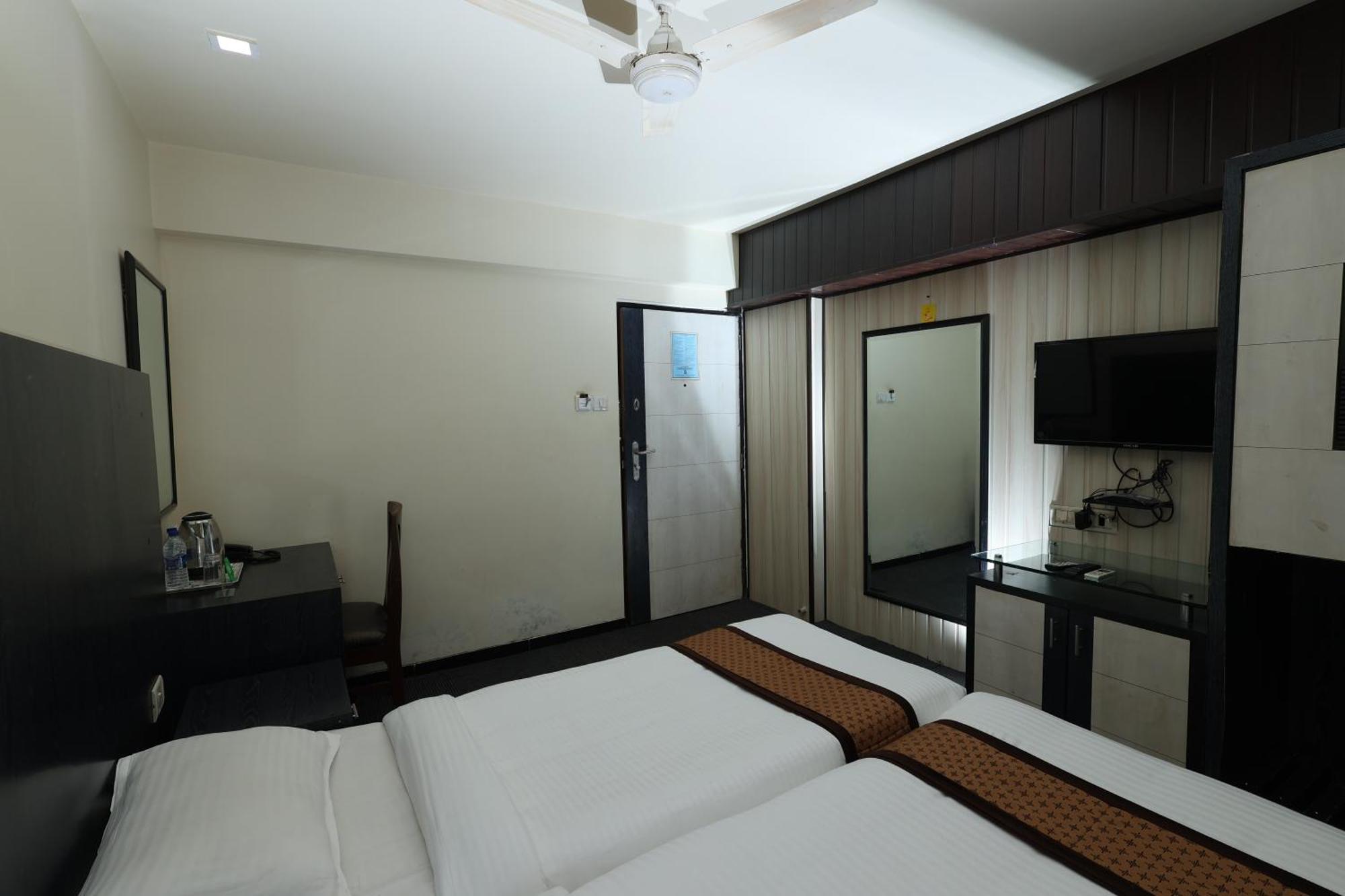 Quaint Suites Hotel & Banquet Mumbai Exterior foto