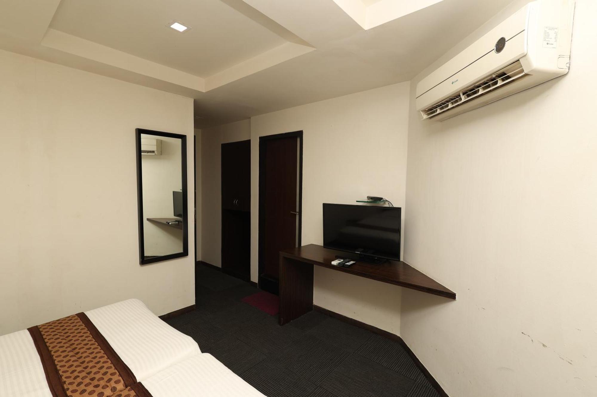 Quaint Suites Hotel & Banquet Mumbai Exterior foto